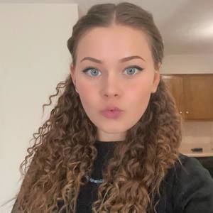 Meet your Posher, Chloe